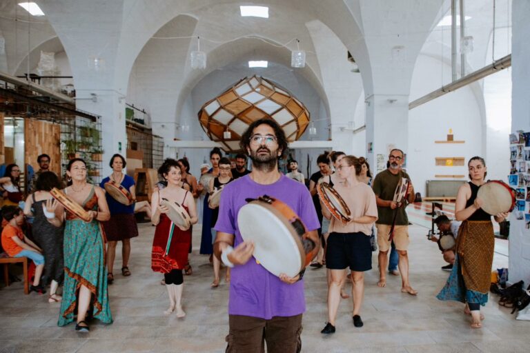 comunità ospitale bottone